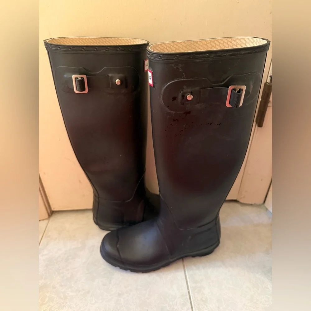 Hunter Classic Tall Black Waterproof Boots - Picture 2 of 10
